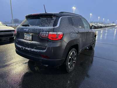 2022 Jeep Compass, $24000. Photo 2