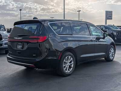2026 Chrysler Pacifica, $37115. Photo 2