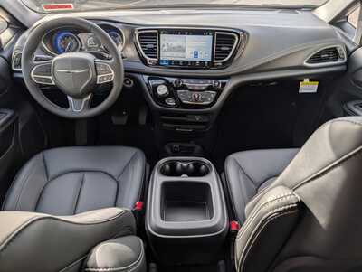 2026 Chrysler Pacifica, $37115. Photo 8