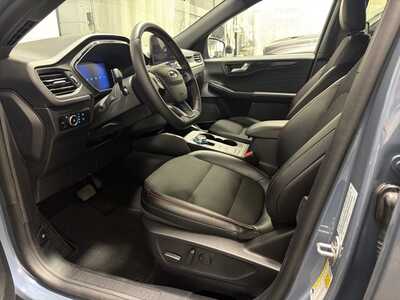 2025 Ford Escape, $23900. Photo 4