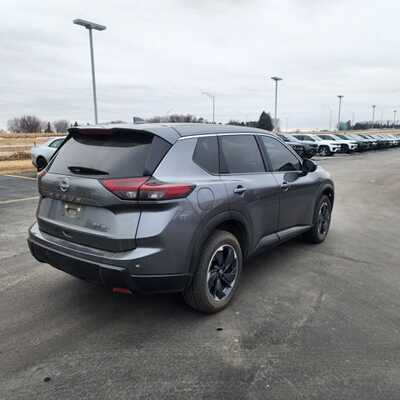 2024 Nissan Rogue, $23000. Photo 2