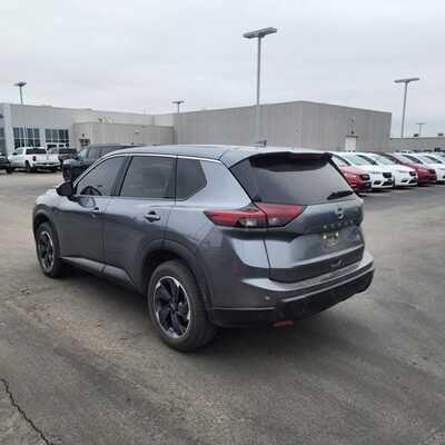 2024 Nissan Rogue, $23000. Photo 4