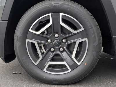 2026 Jeep Cherokee, $40081. Photo 4