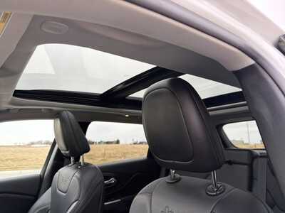 2022 Jeep Cherokee, $19500. Photo 5