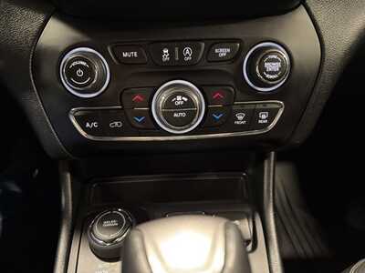 2022 Jeep Cherokee, $19500. Photo 9