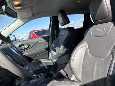 2022 Jeep Cherokee, $23000. Photo 4