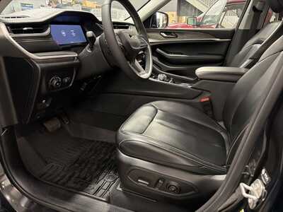 2024 Jeep Grand Cherokee, $35600. Photo 3