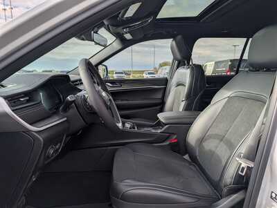 2026 Jeep Grand Cherokee, $42783. Photo 5