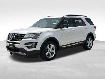 2016 Ford Explorer, $15000. Photo 2