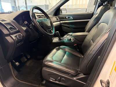 2016 Ford Explorer, $15000. Photo 4