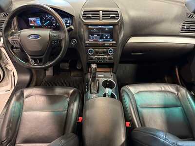 2016 Ford Explorer, $15000. Photo 5