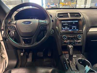 2016 Ford Explorer, $15000. Photo 6