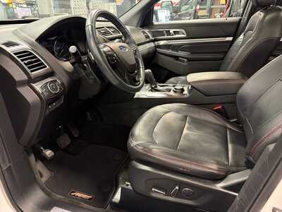 2018 Ford Explorer, $12500. Photo 4