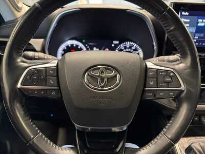 2020 Toyota Highlander, $33000. Photo 12