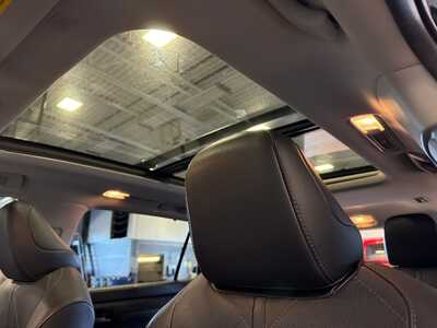 2020 Toyota Highlander, $33000. Photo 3