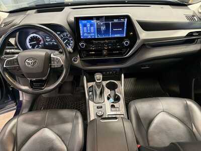2020 Toyota Highlander, $33000. Photo 5
