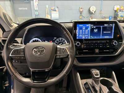 2020 Toyota Highlander, $33000. Photo 6