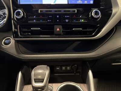 2020 Toyota Highlander, $33000. Photo 7