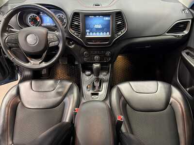 2020 Jeep Cherokee, $24000. Photo 4