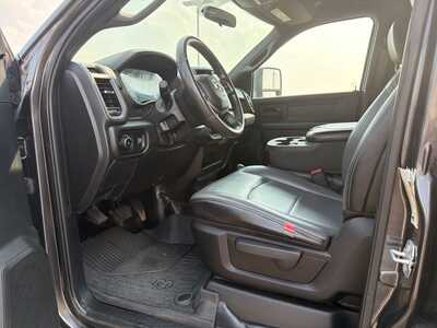 2023 RAM 3500 Crew Cab, $42000. Photo 4