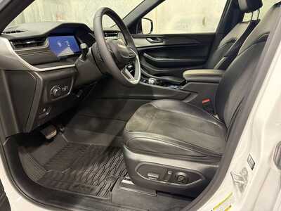 2023 Jeep Grand Cherokee, $31500. Photo 4