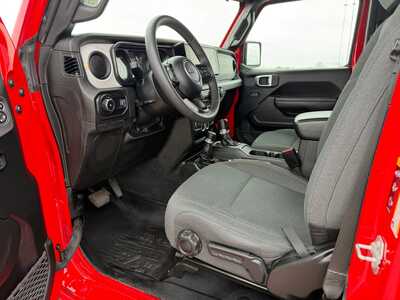 2024 Jeep Wrangler, $30000. Photo 5