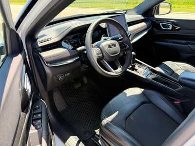 2025 Jeep Compass, $24000. Photo 5