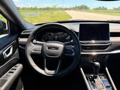 2025 Jeep Compass, $24000. Photo 7