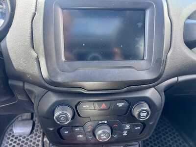 2020 Jeep Renegade, $18000. Photo 3