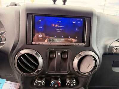 2016 Jeep Wrangler, $21000. Photo 11