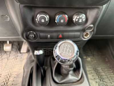 2016 Jeep Wrangler, $21000. Photo 12
