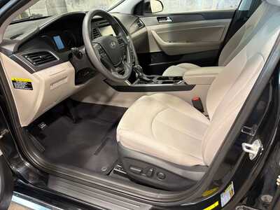 2016 Hyundai Sonata, $12900. Photo 3