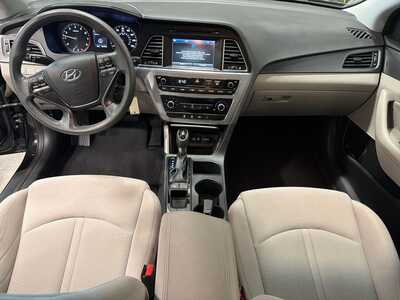 2016 Hyundai Sonata, $12900. Photo 4