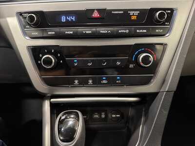 2016 Hyundai Sonata, $12900. Photo 9