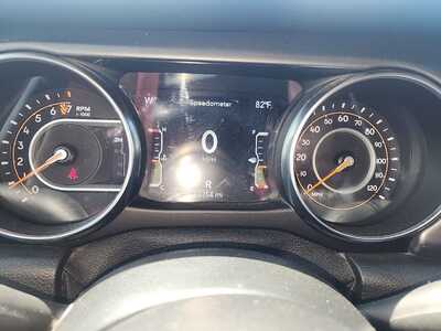 2021 Jeep Gladiator, $27000. Photo 3