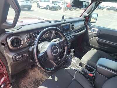 2021 Jeep Gladiator, $27000. Photo 5