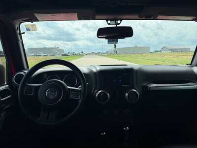 2015 Jeep Wrangler Unlimited, $20000. Photo 4