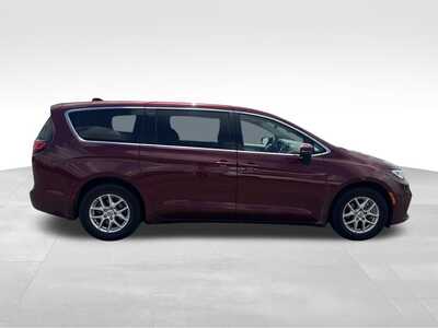 2023 Chrysler Pacifica, $22000. Photo 2
