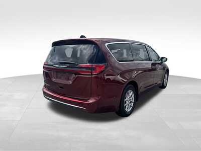 2023 Chrysler Pacifica, $22000. Photo 3