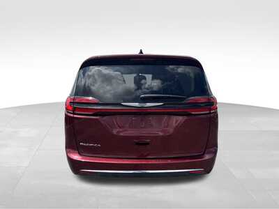 2023 Chrysler Pacifica, $22000. Photo 4