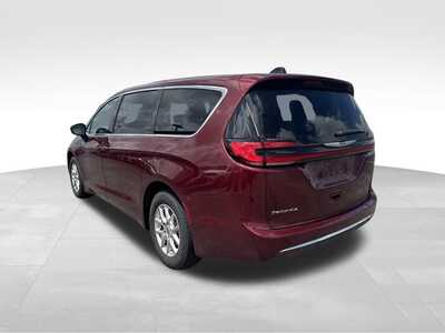 2023 Chrysler Pacifica, $22000. Photo 5