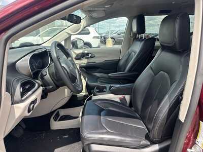 2023 Chrysler Pacifica, $22000. Photo 9