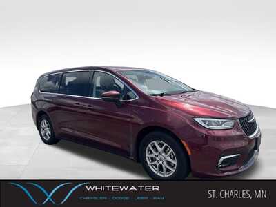 2023 Chrysler Pacifica, $22000. Photo 1