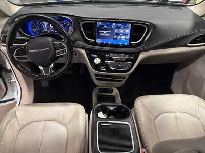 2021 Chrysler Pacifica, $16000. Photo 4