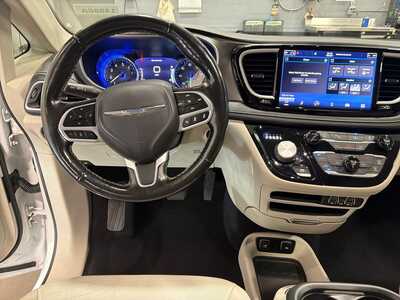 2021 Chrysler Pacifica, $16000. Photo 5
