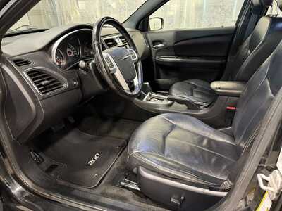 2012 Chrysler 200, $0. Photo 4