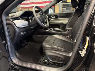 2024 Jeep Compass, $23900. Photo 4
