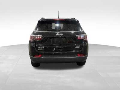 2022 Jeep Compass, $22000. Photo 6