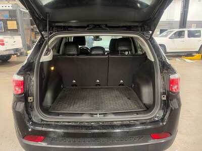 2022 Jeep Compass, $22000. Photo 9