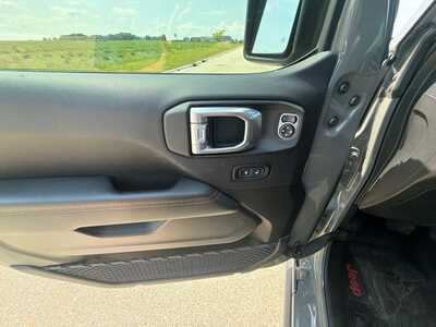2020 Jeep Gladiator, $34000. Photo 12